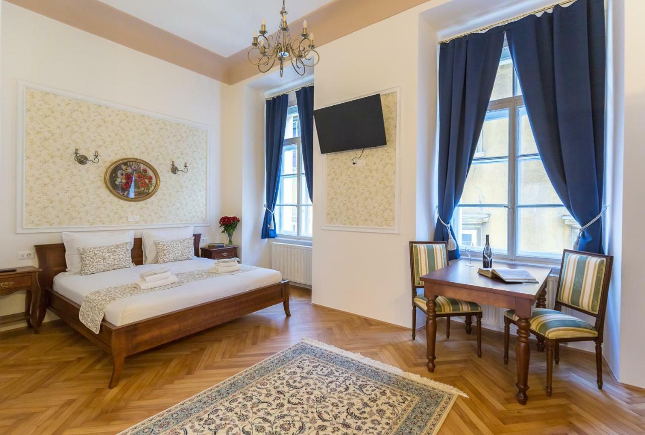 Barbo Palace And Appartement
