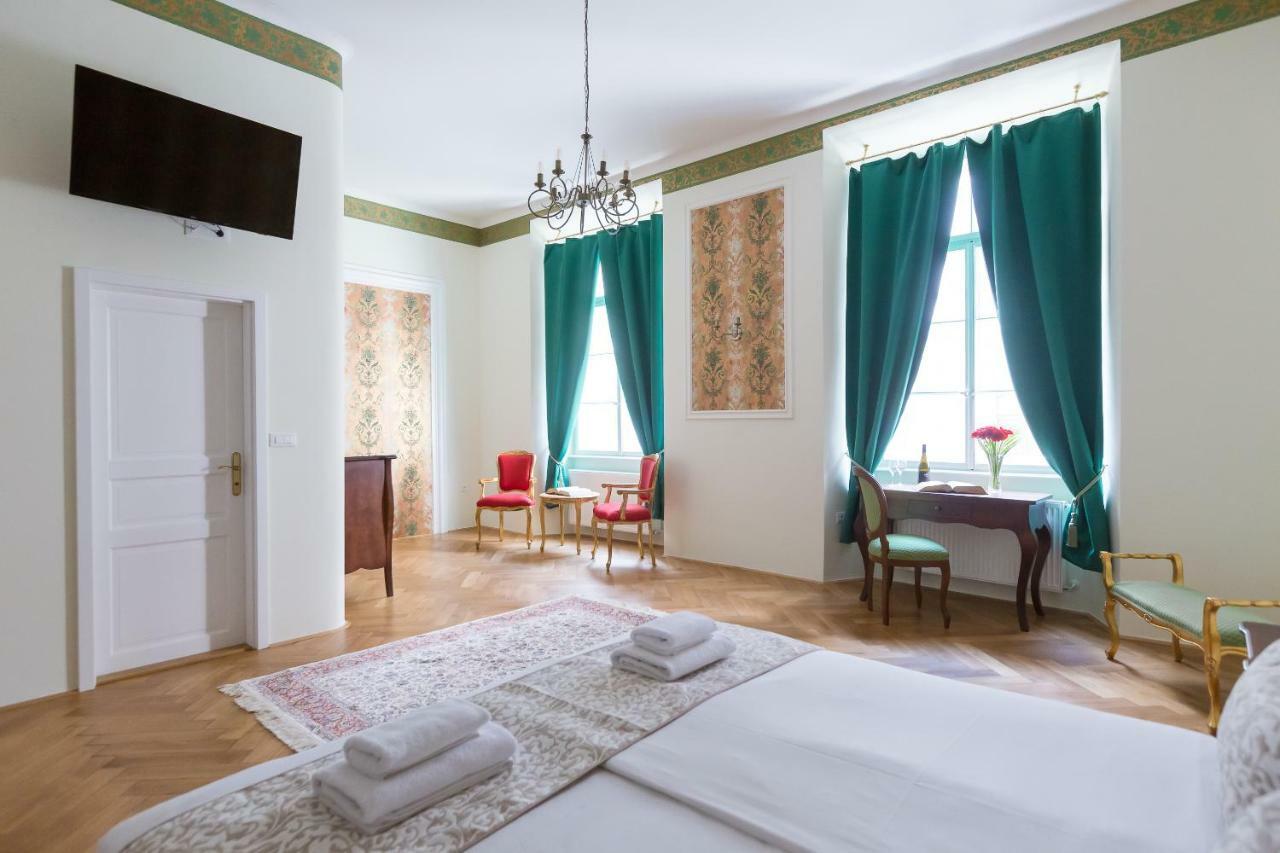 Barbo Palace And Appartement